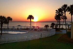 Picture of Quality Inn & Suites on the Bay near Pensacola Beach
