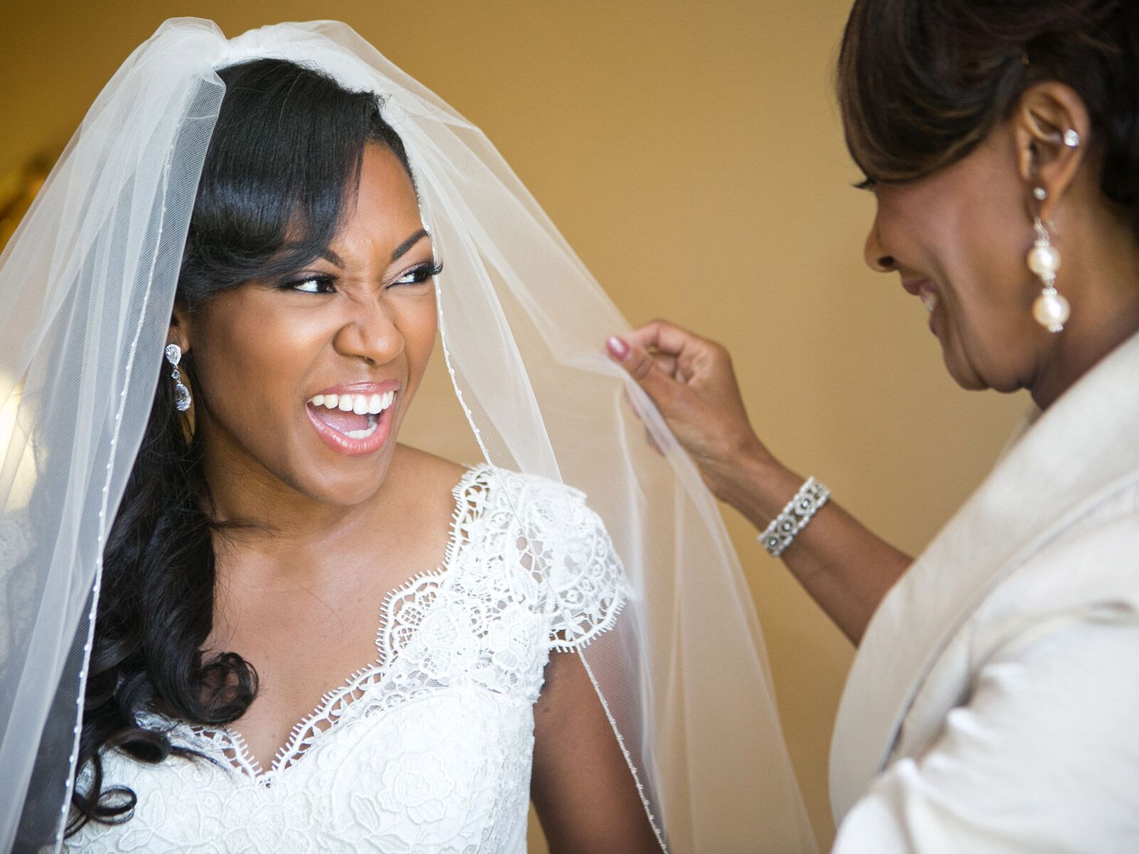 Reasons We Love Long Veils, Wedding Tip Wednesday