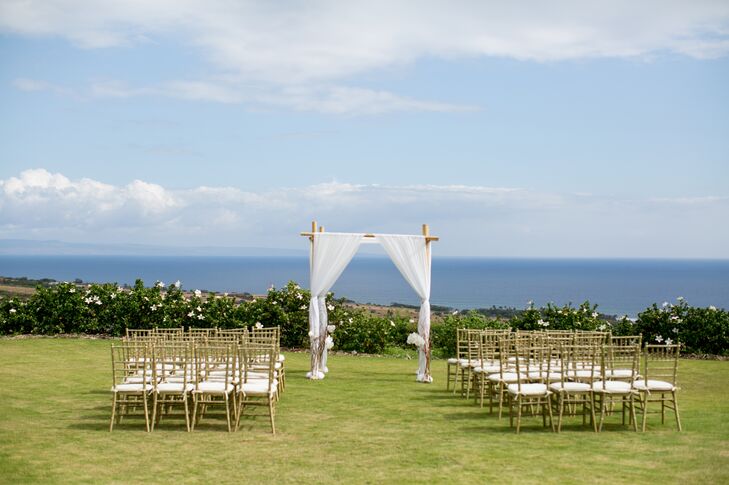 “When we knew we wanted to get married in Maui, Hawaii, we wanted to make sure our wedding captured the atmosphere on the island,” Evelyn says. “The Maui Dragon Fruit Farm was the perfect wedding between the beauty of the ocean and the majestic landscape of the island.”