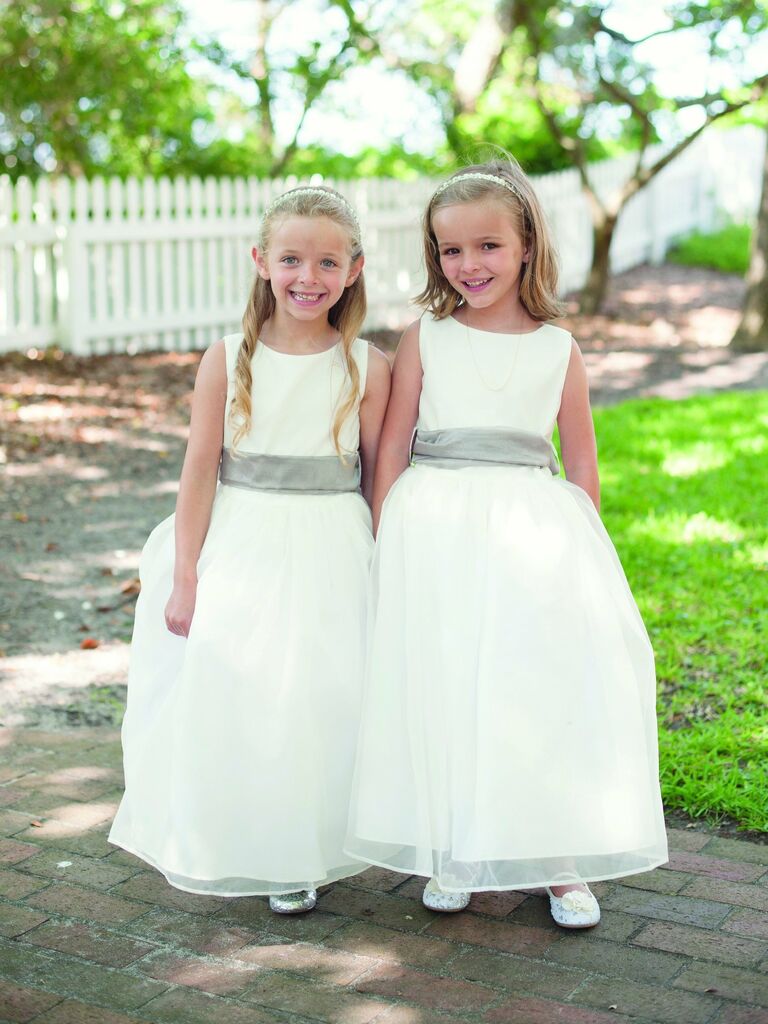 18 Sweet Flower Girl Hairstyles + Hair Accessories She'll Love