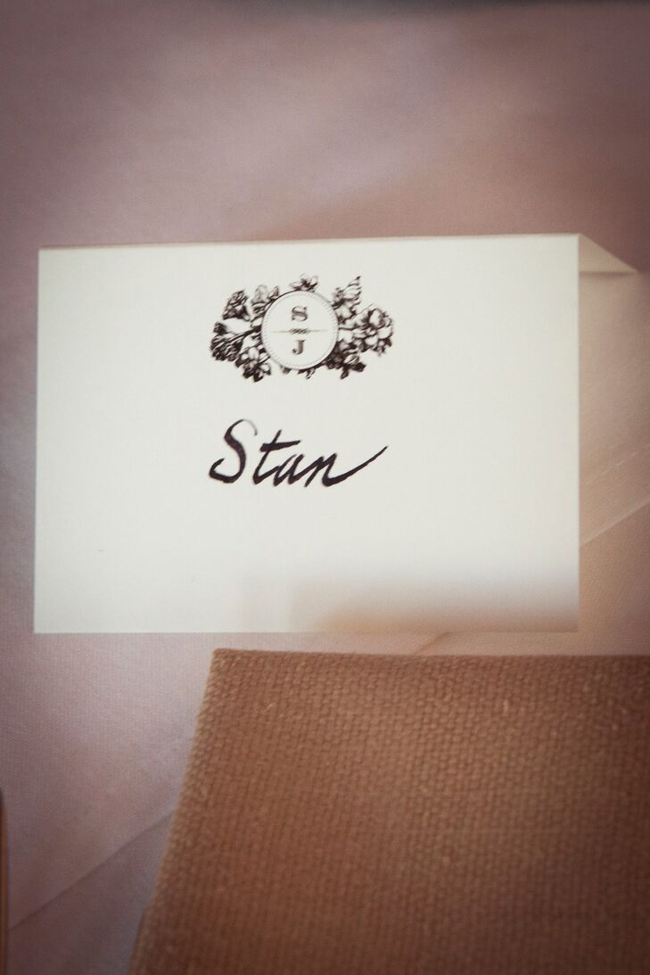 To fit the classic-meets-contemporary vibe, Stanley and Jason chose a simple, elegant design to carry throughout the evening. While the menus boasted an understated, modern aesthetic, the place cards featured a floral monogram with a hand-drawn feel, with each guest’s name handwritten in black ink.