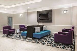 Picture of La Quinta Inn & Suites by Wyndham Houston Rosenberg