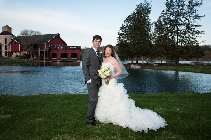 Inspired by the rustic feel of Fishermen’s Inn in Elburn, Illinois, Shannon Kelly (32 and a teacher) and Tom Korder (31 and a brewmaster) planned a ru