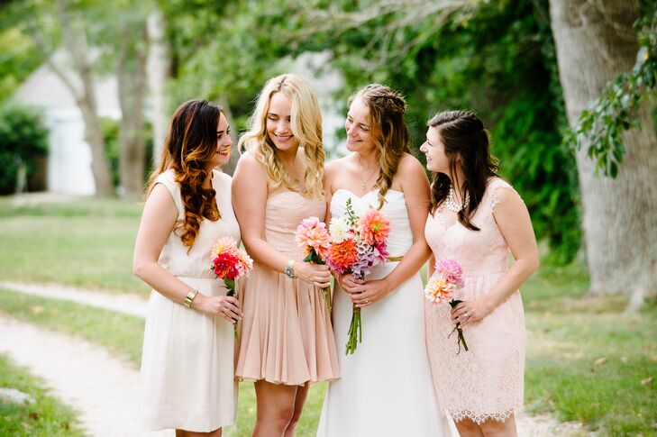 Wanting the wedding to feel laid-back, Meredith had her bridesmaids choose their own dresses, asking only that they be a light blush color.