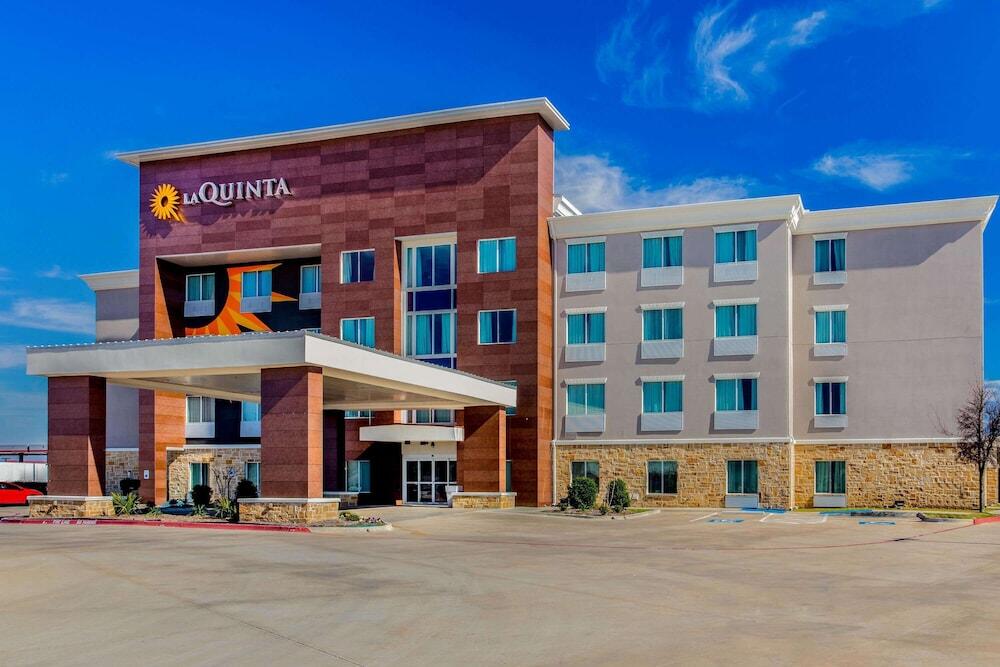 Picture of La Quinta Inn & Suites by Wyndham Northlake Fort Worth