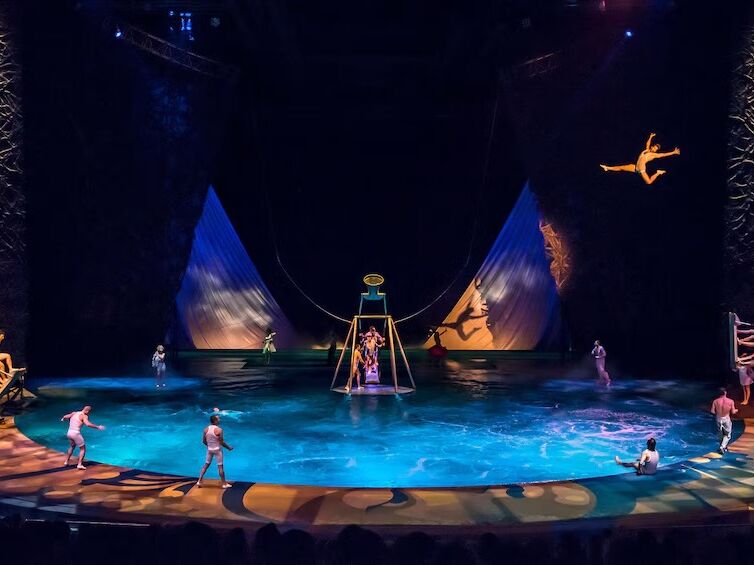 Picture of "O" by Cirque du Soleil
