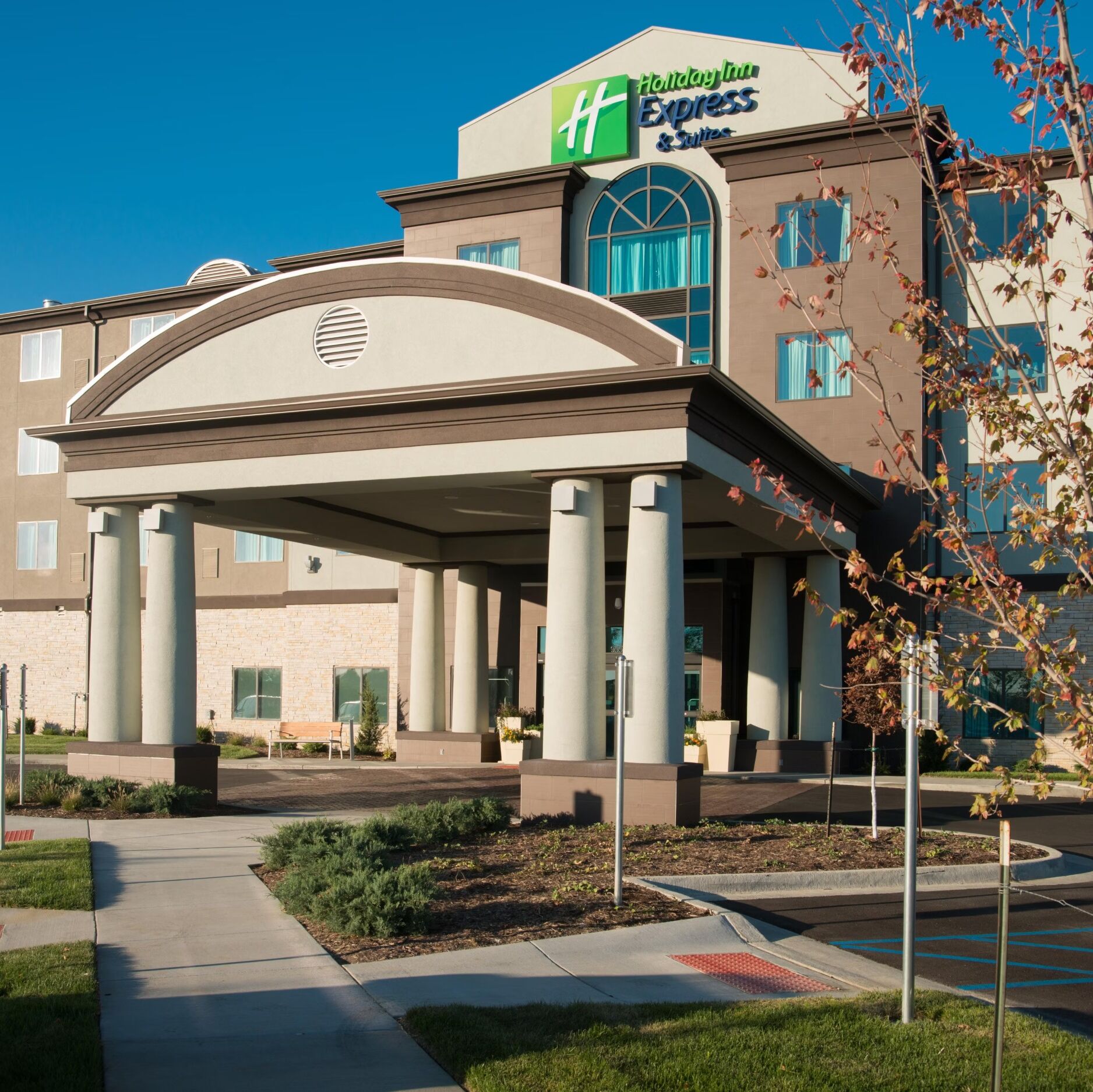 Picture of Holiday Inn Express & Suites Kansas City Airport, an IHG Hotel