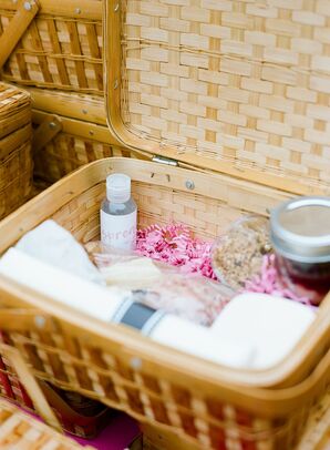 Individual Reception Dinner Basket at Socially-Distanced Backyard Microwedding