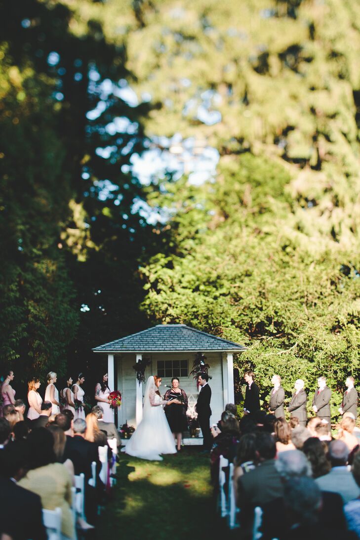 A quaint outdoor shed at the far end of the grounds made for a lovely altar area. A few floral pieces on the columns added a bit of interest to the area without detracting from the natural beauty of the landscape.