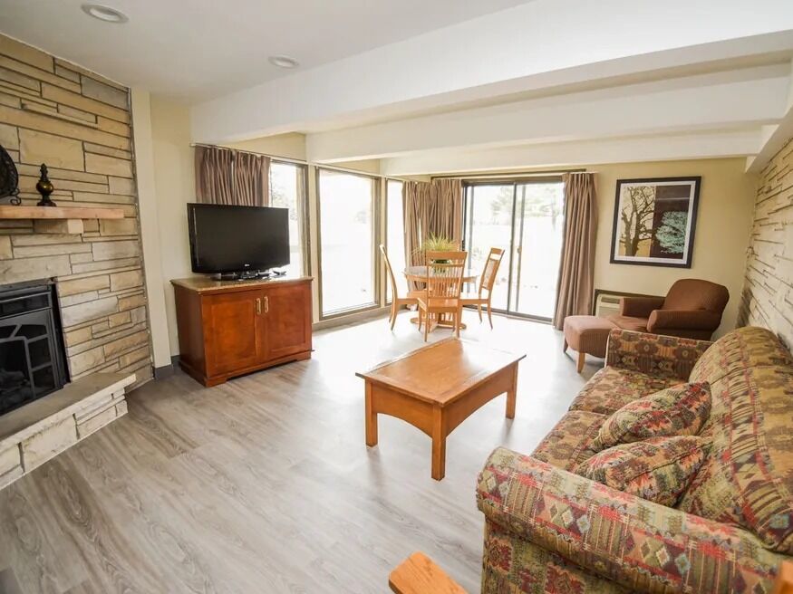 Picture of Fairway Inn & Suites