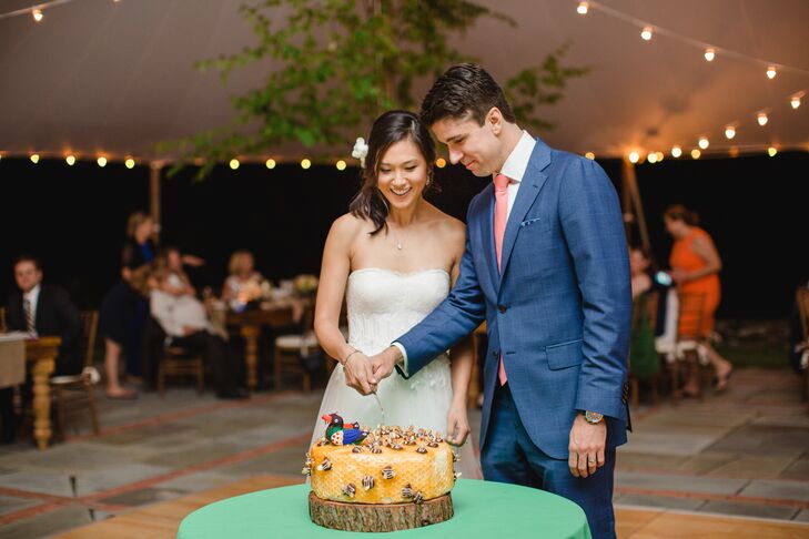 Incorporating elements that spoke to Hannah’s Korean background was a given for the couple. In addition to performing a traditional paebaek ceremony the night before the wedding, Hannah and Ed decorated their wedding cake with hand-painted wooden ducks and gifted guests with hand fans specially made in South Korea.