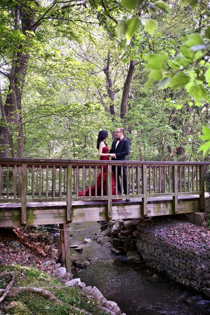 Stefanie Clyman, 46, a sales coach, and Larry Gold, 46, a chief legal officer, met in high school but reconnected 23 years later on LinkedIn. Followin