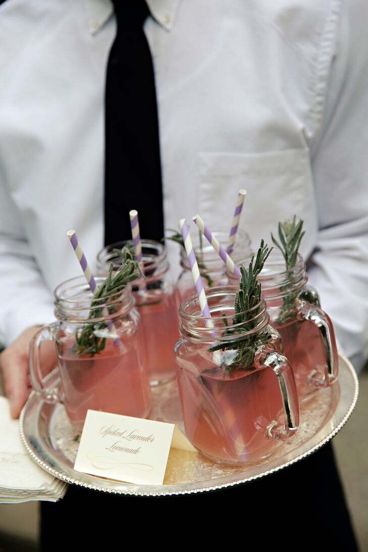 At the cocktail hour, mason jars filled with limoncello, vodka and lemonade infused with lavender were served to guests.