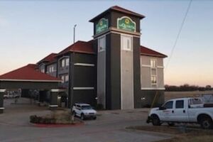 Picture of La Quinta Inn & Suites by Wyndham Alvarado