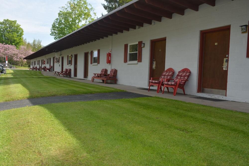 Picture of The Village Motel