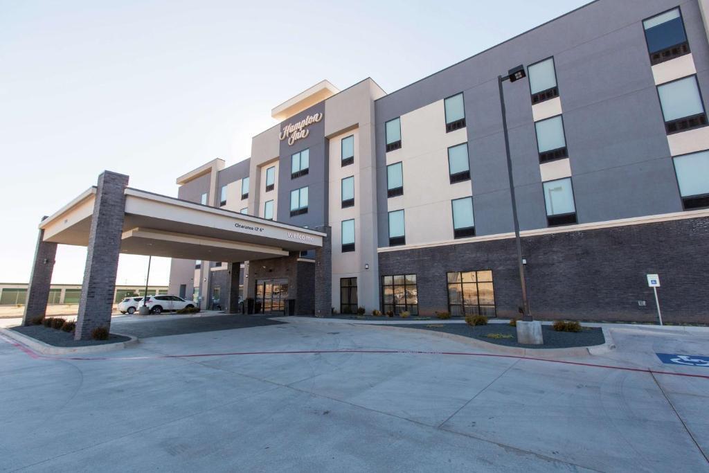 Picture of Hampton Inn Mustang