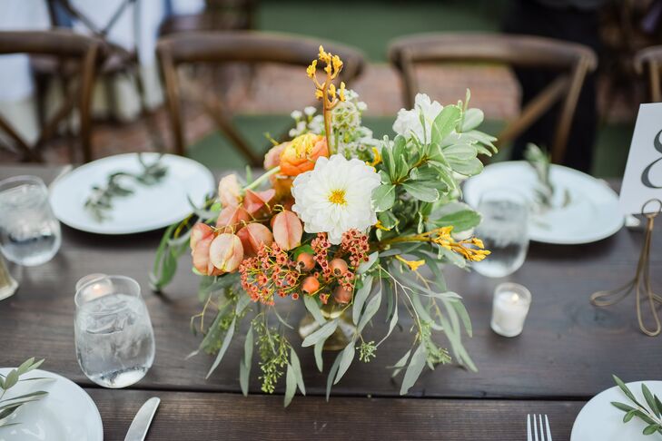 White and Citrus Centerpiece With Chrysanthemums