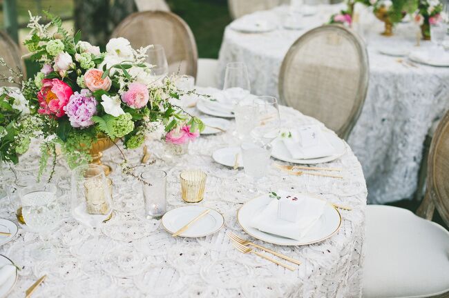 Table linens from La Tavola tied the elements of the tablescapes together, and textured, lace-inspired linens played up the English-garden feel of the florals and the glamorous cutlery and dinnerware.