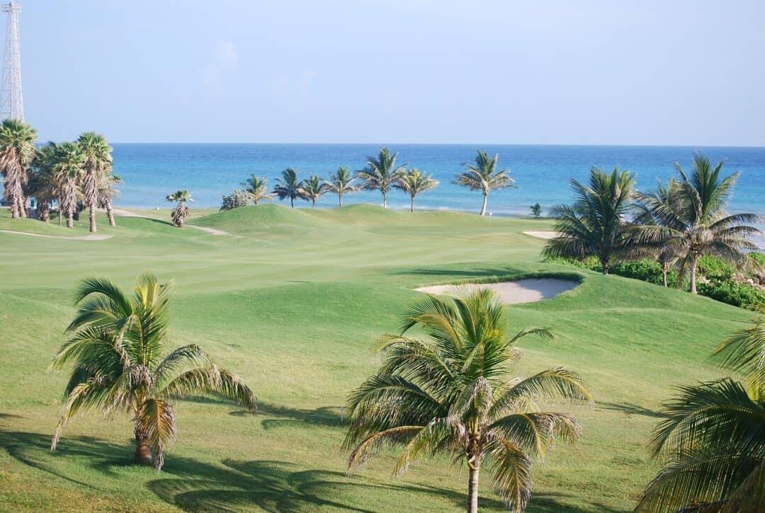 Picture of Play a round (or 3 ) of golf