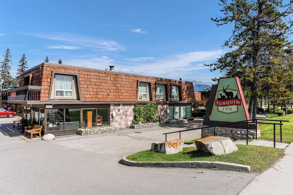 Picture of Tonquin Inn