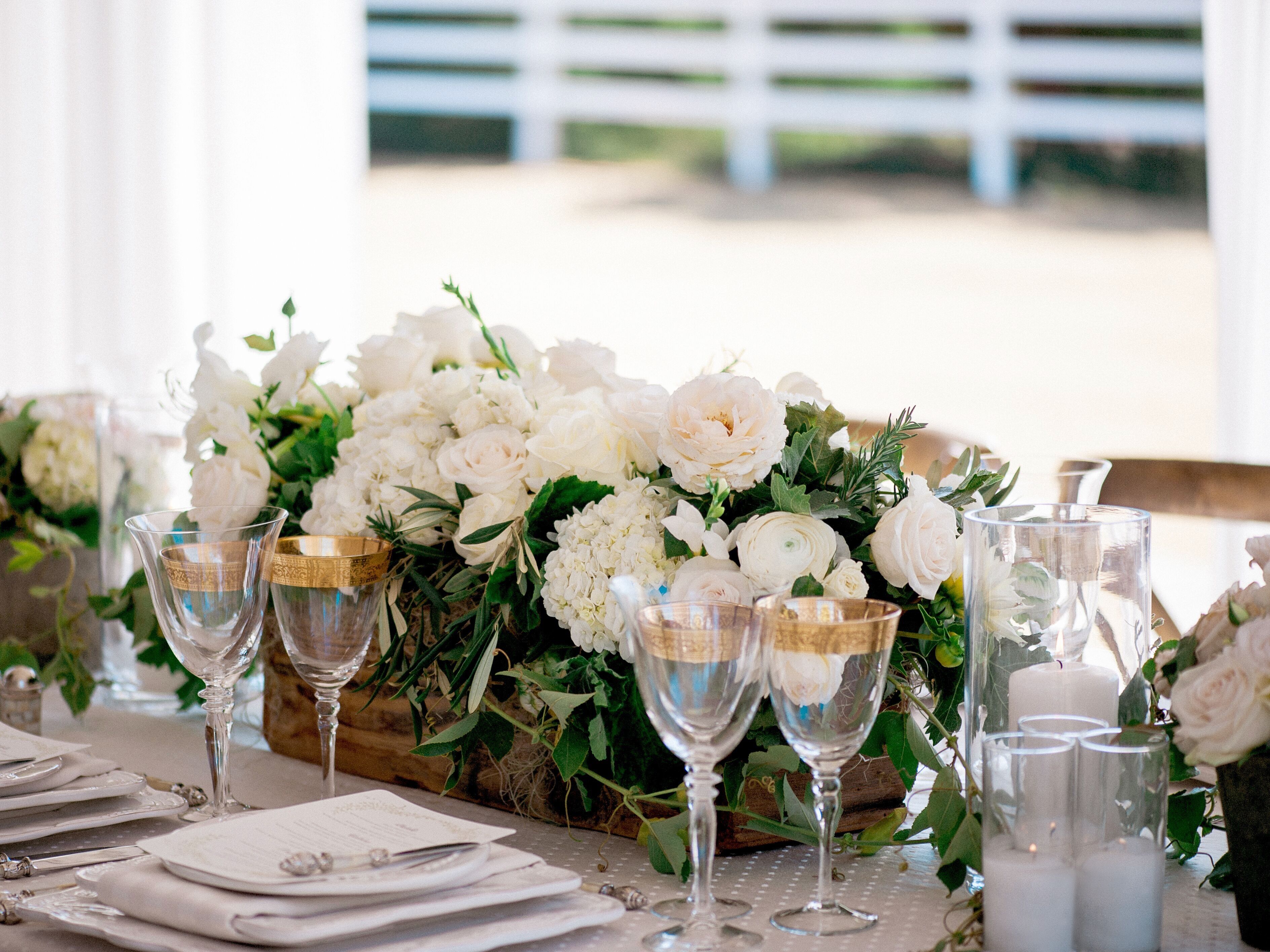 How to Source Affordable Wedding Flowers on a Budget (With Ideas)