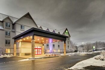 Picture of Holiday Inn Express & Suites Lincoln East - White Mountains