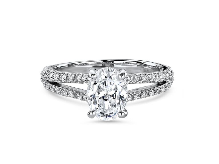 lab grown diamond engagement ring