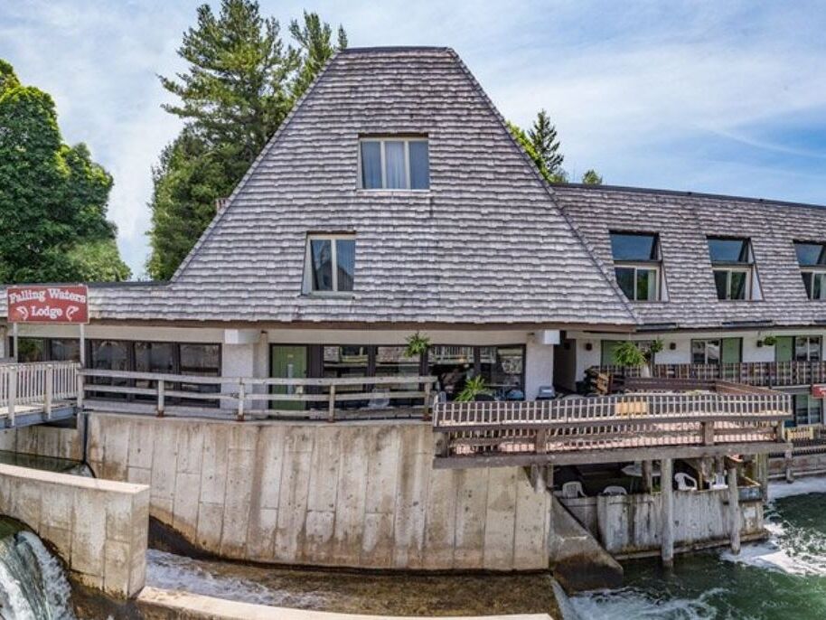 Picture of Falling Waters Lodge