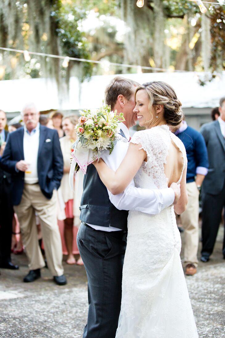 “My lace dress and our beautiful outdoor venue really pointed us in the relaxed-meets-antique direction,” Amalie say.