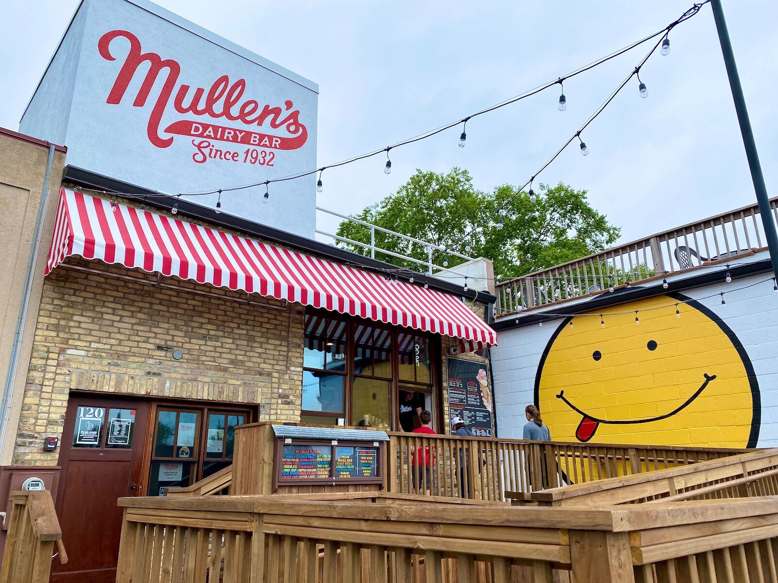 Picture of Mullen's Dairy Bar - Oconomowoc