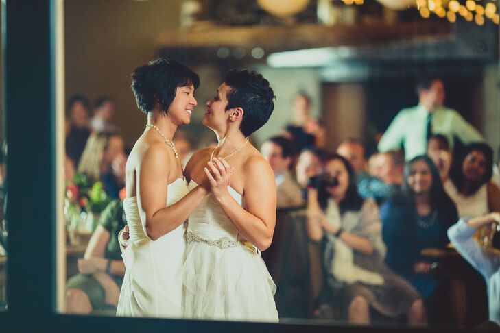 The married couple had their first dance to a live version performed by their friends  of "Honey Bee" by Blake Shelton, which is one of Sarah's favorite songs.