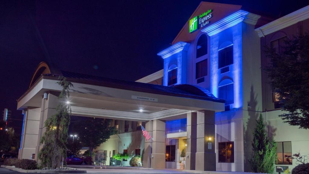 Picture of Holiday Inn Express and Suites Newton an IHG Hotel