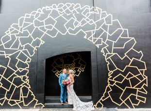 Geometric accents, punchy shades of pink and tropical flourishes lent a modern bohemian vibe to Amanda Smith and Zack Melnick’s spring wedding. The pa