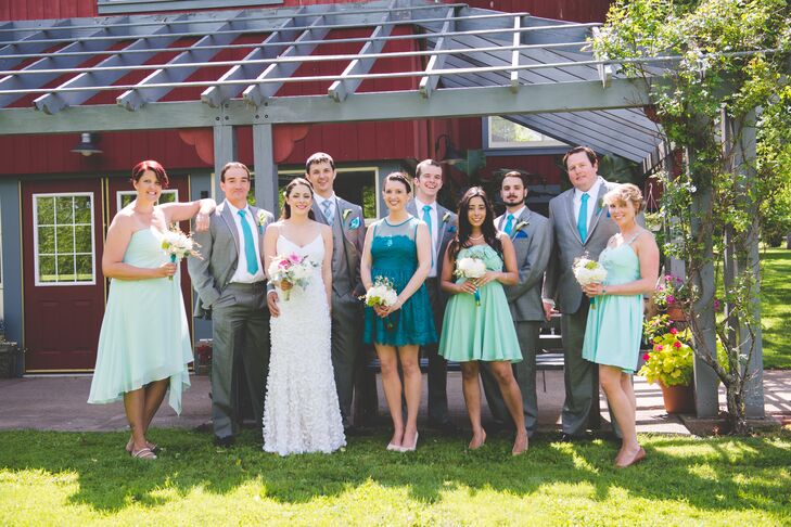 The bridesmaids wore dresses in shades of turquoise and sea foam. The groomsmen wore gray suits with turquoise ties.
