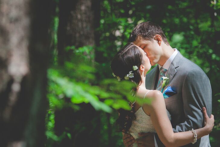Nicole DeLuca (25 and a psychologist) and Daniel Hipp (30 and a research phsychologist) met while working at a research lab together. Three years late