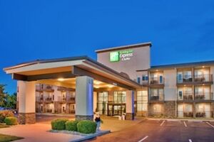 Picture of Holiday Inn Express Hotel & Suites Branson 76 Central an IHG Hotel