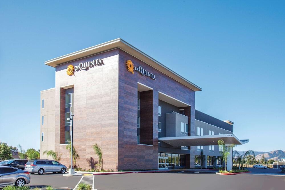 Picture of La Quinta Inn & Suites by Wyndham Morgan Hill-San Jose South