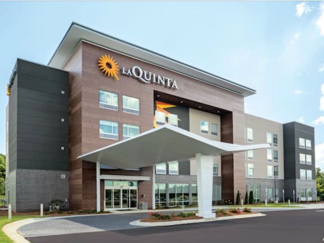 Picture of La Quinta Inn & Suites by Wyndham Opelika Auburn