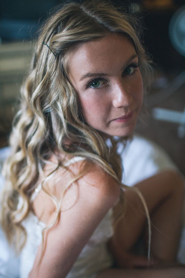 Rebekah wore her hair down in romantic beachy waves and kept her makeup simple and natural. I did it myself. I was afraid if I let someone else do it that I wouldn't end up looking like me! I just wanted to look sweet and dewey! she said.