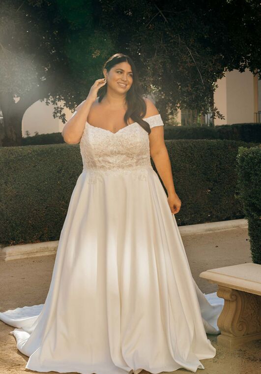 Essense of Australia D3565 plus Ball Gown Wedding Dress - 4