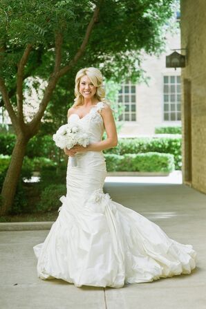 An Ines Di Santo Mermaid Wedding Dress