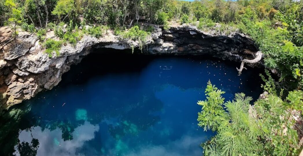 Picture of Sapphire Blue Hole