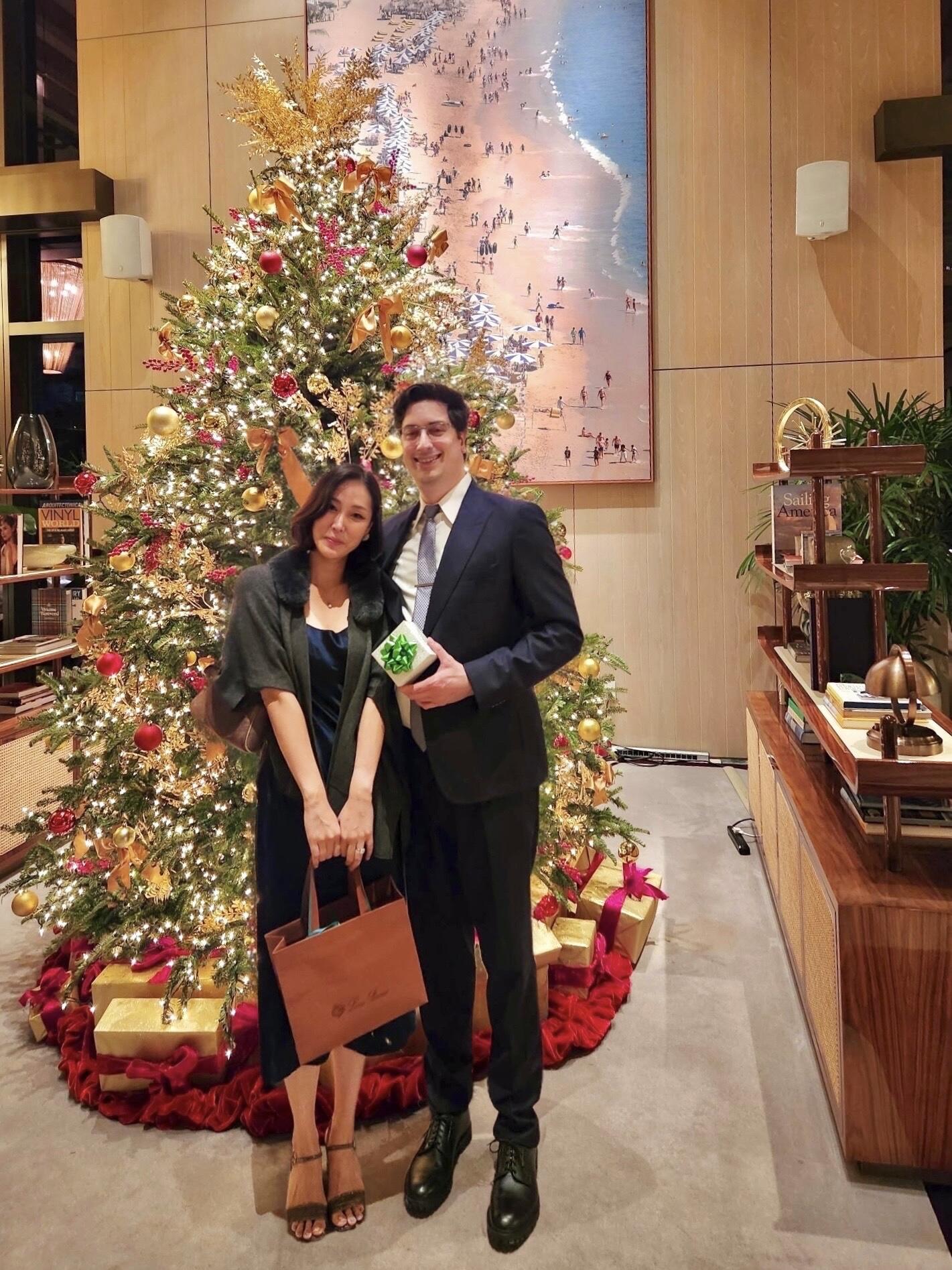 Engaged!
앤드류 어머님의 말씀에 힘입어 - 얼른 약혼부터!