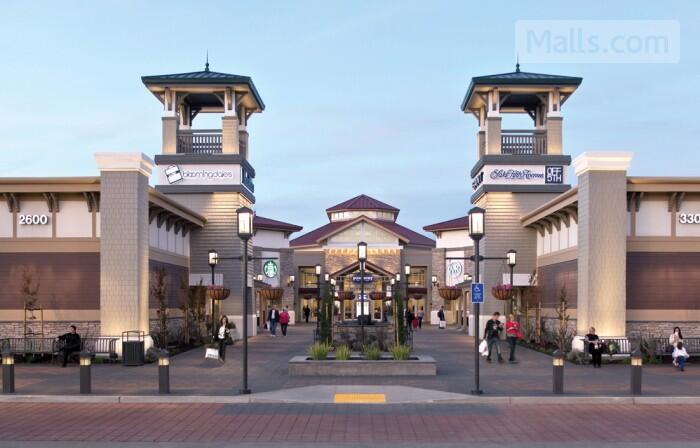 Picture of Shopping at Outlets!