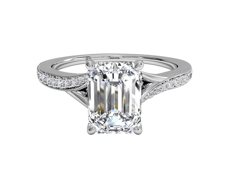 lab grown diamond engagement ring
