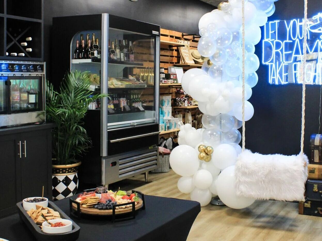 Picture of Lucky Flight Bottle Shoppe