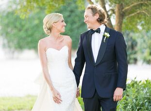 Caroline Doyle (28 and a product specialist) and Connor Mitchell (31 and a distribution manager) envisioned a clean wedding design inspired by their v