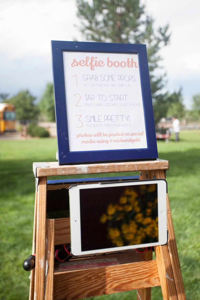 DIY wedding selfie booth