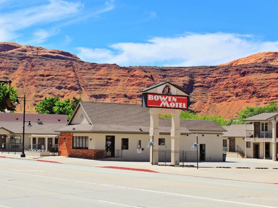 Picture of Bowen Motel
