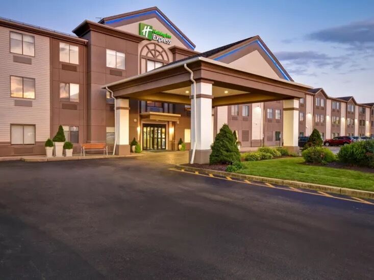 Picture of Holiday Inn Express Newport North - Middletown, an IHG Hotel
